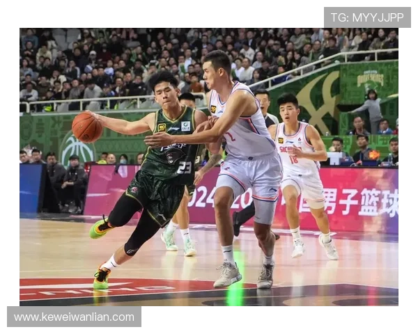 林葳在俄勒冈大学训练期间与队友们积极参与团建活动提升团队凝聚力